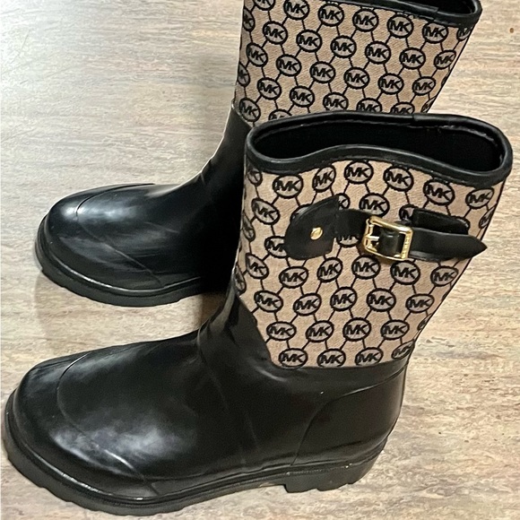 michael kors leather upper rubber outsole